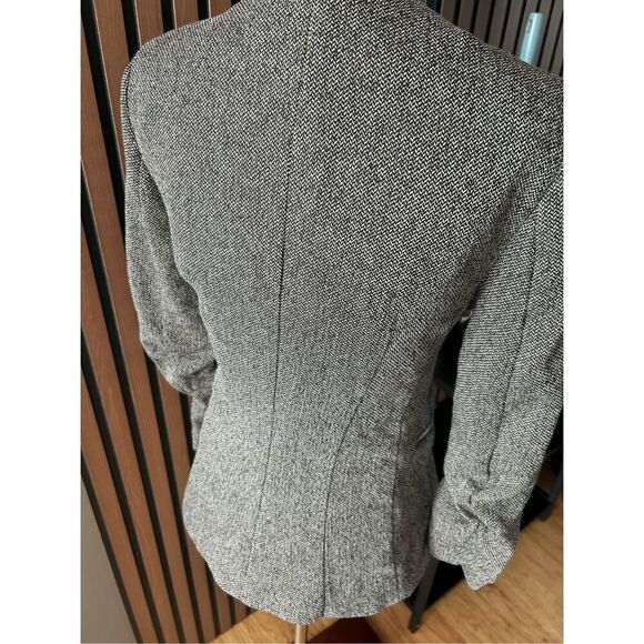 H&M gray blazer form fitting size 4 work attire work blazer - Picture 4 of 7